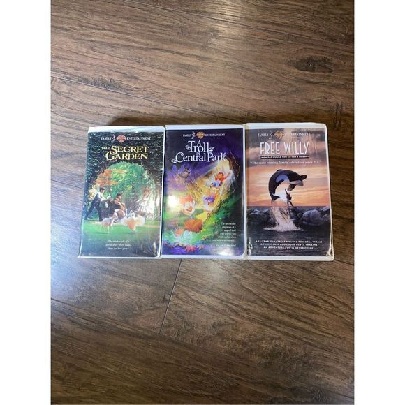 3 Warner Brothers Family Entertainment Studios Titles VHS - Picture 1 of 2